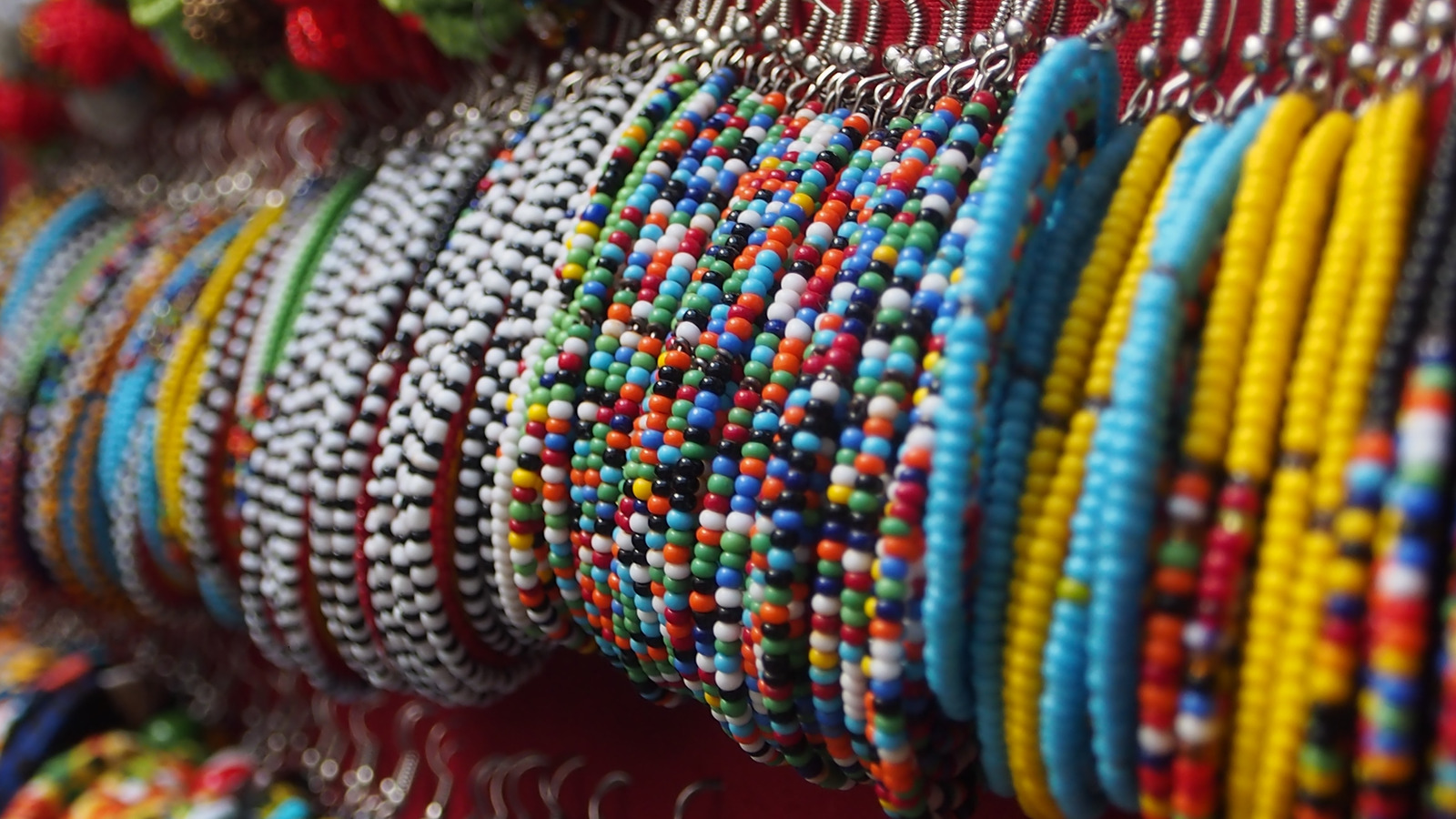 understanding the aesthetic appeal versatility and suitability of beaded jewelry